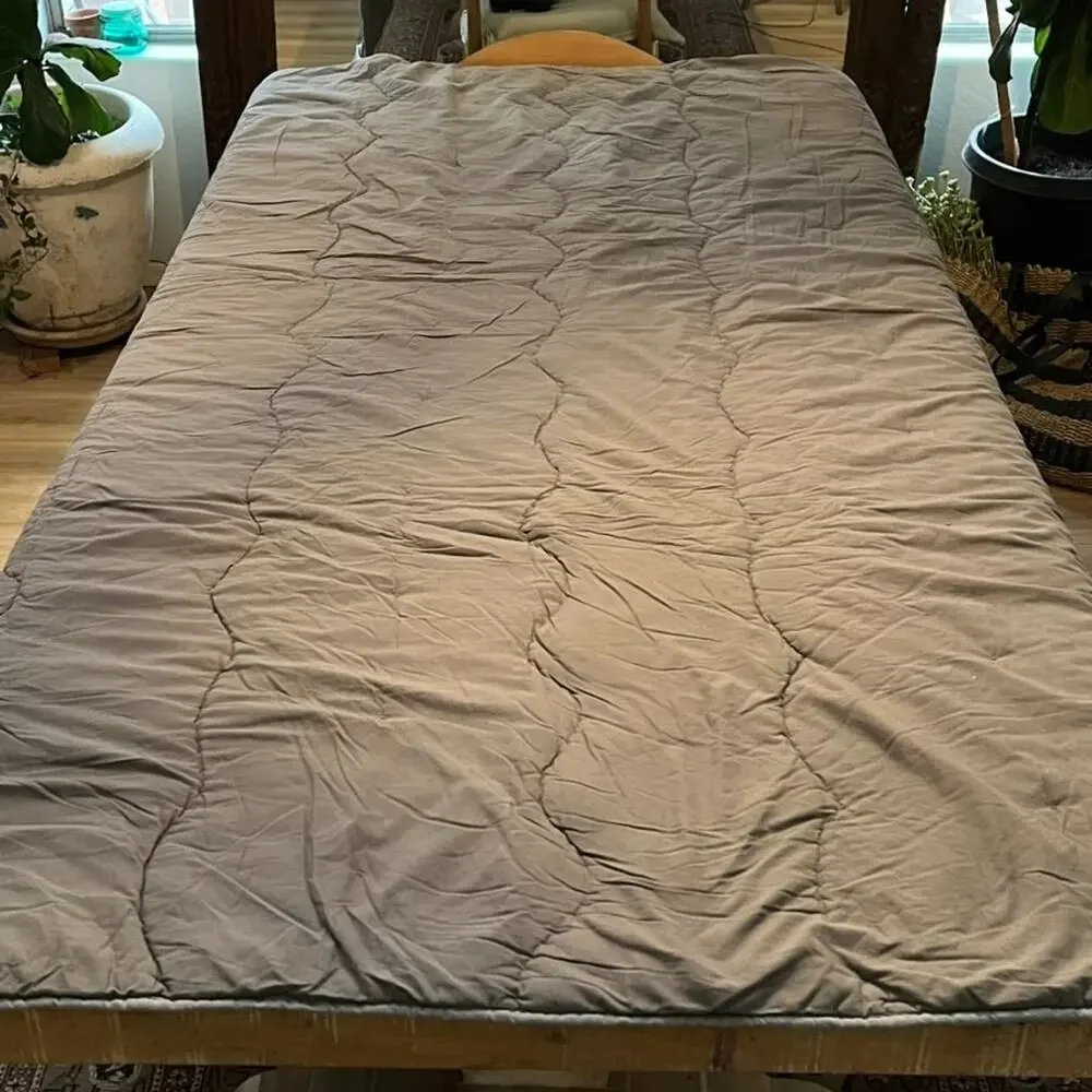 Pottery Barn Teen Emily & Meritt Scallop Ruffle Twin Quilt Comforter Charcoal